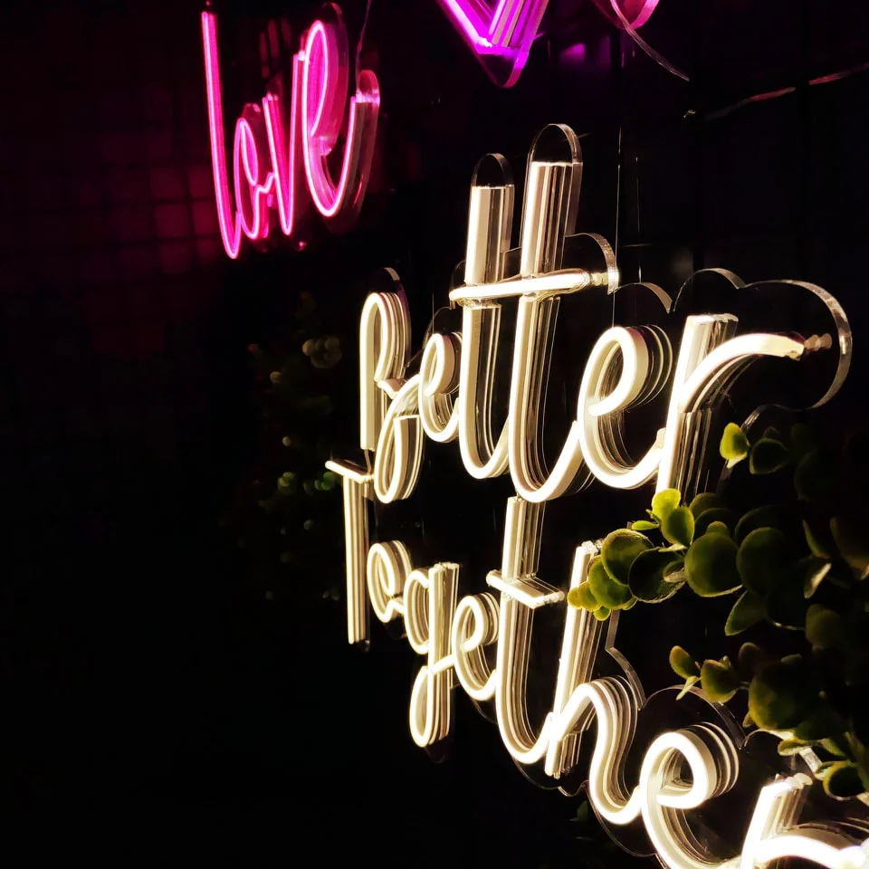 Neon Better Together – napis LED na wesele