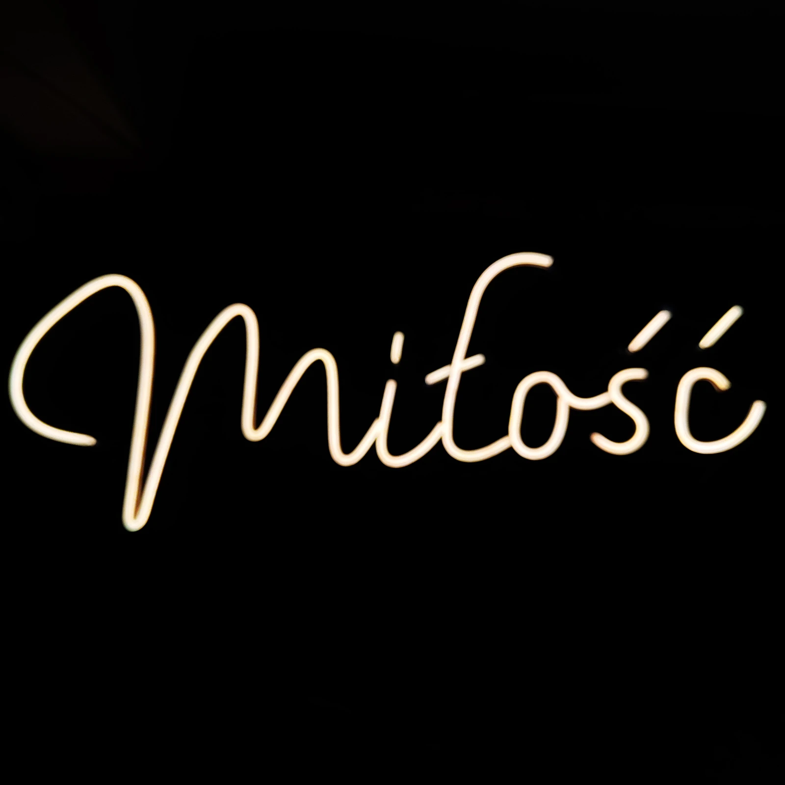 Neon Miłość – dekoracja LED na ślub