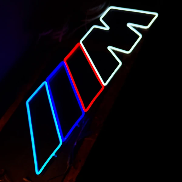 Neon LED logo M – kolorowe paski BMW, dekoracja do garażu