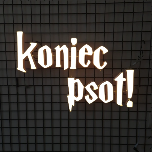 Ledon Koniec Psot – przykład napisu ze świecącym licem liter